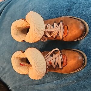 Women's Remonte boots. Sz 40, tan with white top and colored front.